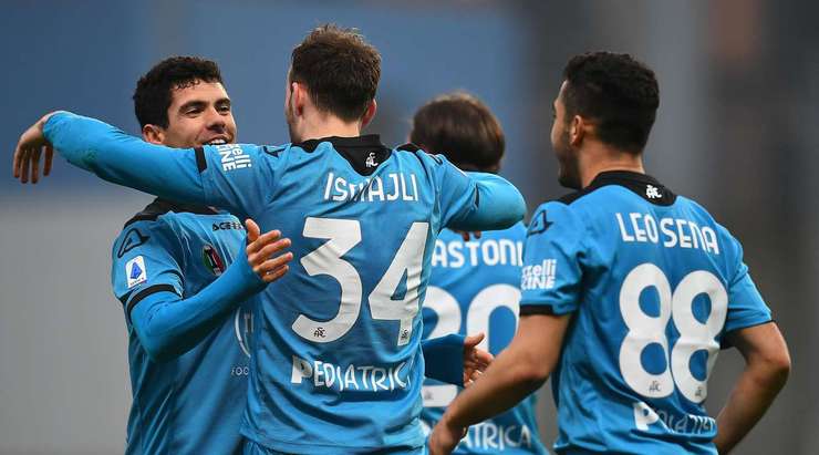 Vào! Emmanuel Quartsin Gyasi (Spezia) sút bóng bật ra vào góc phải phía dưới sau khi bóng đến chỗ anh ấy trong vòng cấm. Tỉ số là 1:2.