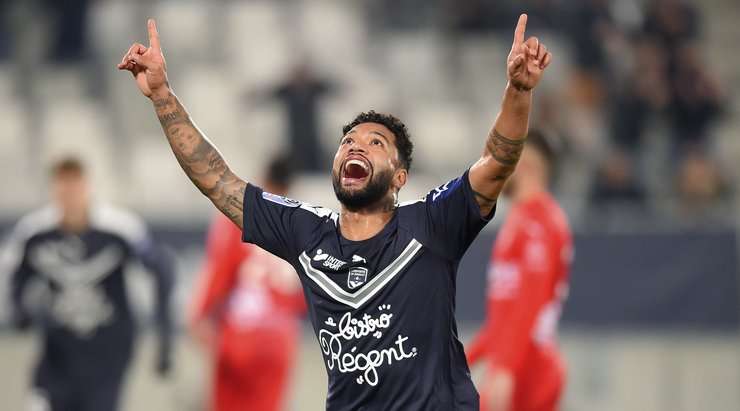 Otavio (Bordeaux) nhận một đường chuyền đẹp mắt từ đồng đội và tung cú sút chìm, đưa bóng vào góc thấp bên phải khung thành trong sự bất lực của thủ môn.