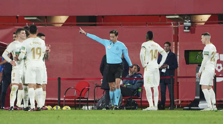 Phán quyết từ hệ thống VAR: sẽ KHÔNG CÓ BÀN THẮNG cho Mallorca vì đã có phạm lỗi trong quá trình lên bóng.