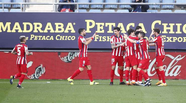 Vào! Saul (Atl. Madrid) ghi bàn với một cú sút tuyệt vời vào góc trái phía dưới sau khi được giải thoát trong vòng cấm bởi một đường chuyền bổng xuất sắc từ Thomas Lemar. Tỉ số bây giờ là 1:2.
