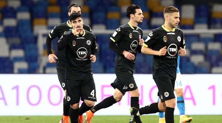 Gennaro Acampora (Spezia) đón bóng trống trải và từ rìa vòng cấm tung một cú sút bị làm chệch hướng và vượt qua David Ospina không thể làm gì được. 4:2.