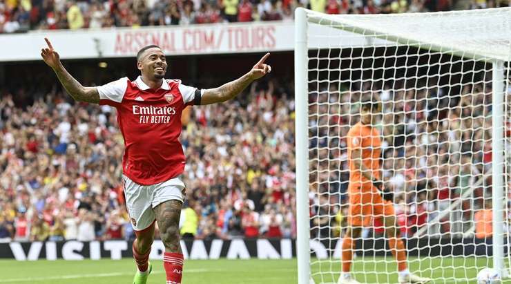 Một pha dứt điểm tuyệt diệu! Gabriel Jesus (Arsenal) canh thời điểm hoàn hảo để đón một quả tạt và sút bóng sấm sét từ sâu trong vòng cấm vào phía bên trái mành lưới!