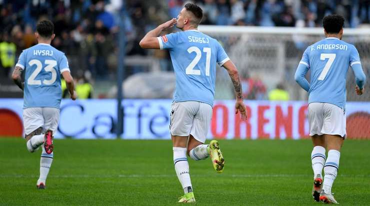 Một pha dứt điểm tuyệt diệu! Sergej Milinkovic-Savic (Lazio) canh thời điểm hoàn hảo để đón một quả tạt và sút bóng sấm sét từ sâu trong vòng cấm vào phía bên trái mành lưới!