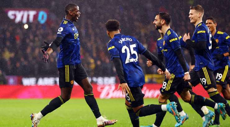 Vào! Luke Shaw dọn cỗ cho Paul Pogba (Manchester United) tại rìa vòng cấm người sút bóng vào bên trái khung thành. 0:1.