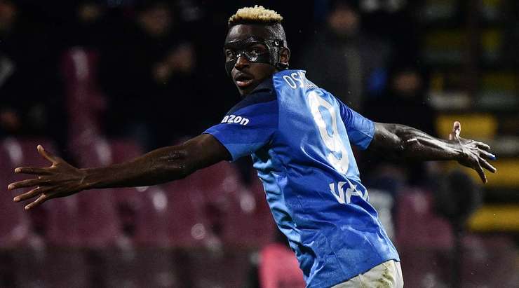 Vào! Victor Osimhen (Napoli) đã có mặt đúng lúc đúng chỗ để lấy bóng bật ra trong vòng cấm, và anh ấy sút bóng vào bên phải khung thành. Tỉ số là 0:2.