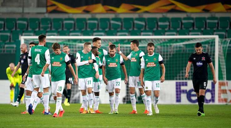 Một khoảnh khắc đẹp mắt! Dejan Ljubicic (Rapid Vienna) lấy bóng và tung một cú sút mạnh từ xa. Đó là một quyết định sáng suốt và pha dứt điểm vừa rồi đã đi thẳng vào nóc lưới. Thủ môn Aaron McCarey chỉ có thể lắc đầu trong tuyệt vọng! Tỉ số đã được nâng lên 1:1.