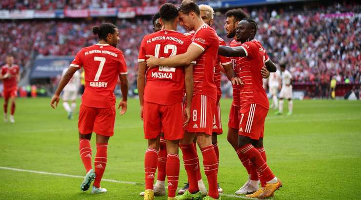 Vào - 2:0! Jamal Musiala (Bayern Munich) tung một cú sút từ rìa vòng cấm và ghi bàn vào góc trái phía dưới. Eric Maxim Choupo-Moting kiến tạo thành bàn.