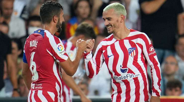 Antoine Griezmann (Atl. Madrid) đón bóng trống trải và từ rìa vòng cấm tung một cú sút bị làm chệch hướng và vượt qua Giorgi Mamardashvili không thể làm gì được. 0:1.