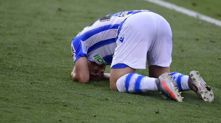 Ander Barrenetxea Muguruza (Real Sociedad) bỏ lỡ một cơ hội ghi bàn! Anh ấy đánh đầu tốt từ một vị trí ở sâu bên trong vòng cấm về phía khung thành, nhưng bóng đã đi vọt xà ngang trong gang tấc.