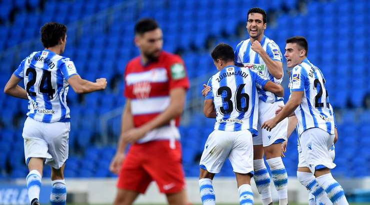 Bóng từ quả phạt góc được treo vào vòng cấm đến vị trí của Mikel Merino (Real Sociedad) và cầu thủ này tung một cú sút hiểm hóc vào góc thấp bên phải khung thành, không cho thủ môn một cơ hội nào.