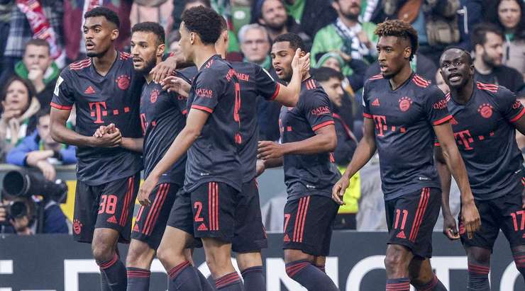 Vào - 0:1! Serge Gnabry (Bayern Munich) nhận một đường chuyền chuẩn xác trong vòng cấm từ Jamal Musiala và anh đánh bại thủ môn với một pha dứt điểm sắc sảo vào góc thấp bên phải khung thành.