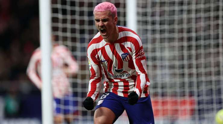 Vào! Nahuel Molina vừa thả một đường chọc khe thông minh cho Antoine Griezmann (Atl. Madrid), anh xâm nhập vòng cấm và phóng một cú sút chính xác làm tung nóc lưới đối phương. Tỉ số là 2:0.