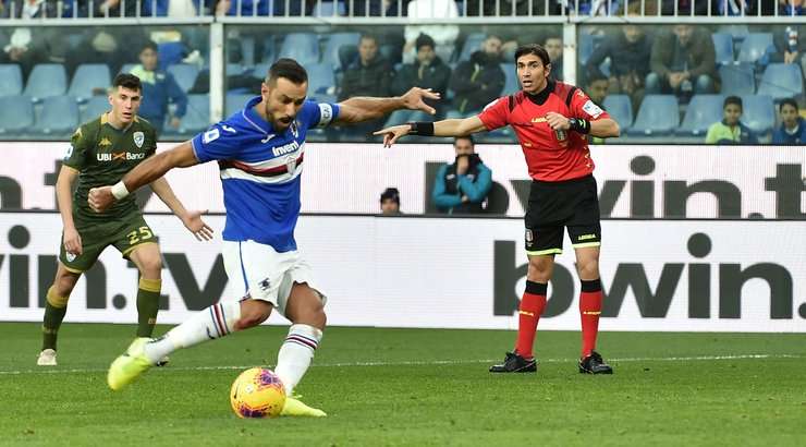 Vào! Fabio Quagliarella (Sampdoria) sút bóng làm tung nóc lưới, vượt qua tầm với của thủ môn Jesse Joronen.