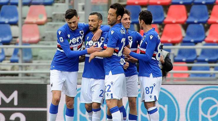 Fabio Quagliarella (Sampdoria) tìm thấy khoảng trống bên trong vòng cấm để đón một quả tạt đẹp mắt và tung cú sút mạnh vào mép trong cột dọc bên trái. Một cú dứt điểm tuyệt vời.