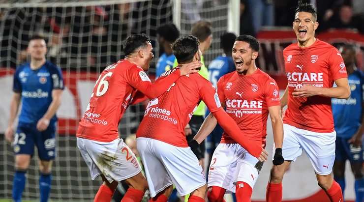 Yassine Benrahou (Nimes) ghi bàn với một cú sút phạt từ cự ly 22 mét. Anh cứa bóng vào phía trong cột dọc bên phải, khiến thủ môn chôn chân đứng nhìn trong vô vọng.