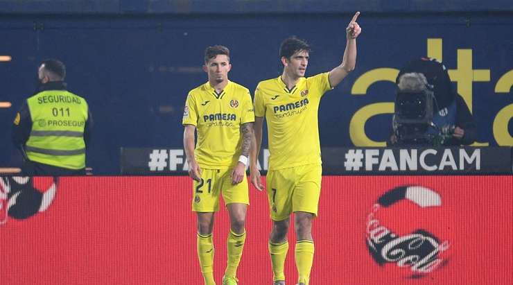Tỉ số là 5:0! Yeremi Pino chuyền bóng cho Gerard Moreno (Villarreal) trong vòng cấm, người không bị ai kèm và sút bóng vào góc trái phía dưới.