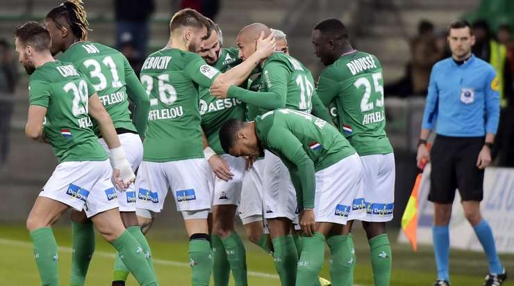 Wahbi Khazri (St Etienne) nhận một đường chuyền bổng xuất sắc ngay bên ngoài vòng cấm và sút bóng mạnh vào góc phải phía dưới, không cho thủ môn một cơ hội nào.