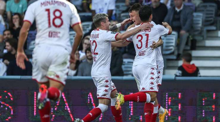 Bóng bật ra và đến chân của Aleksandr Golovin (Monaco) ở ngay bên ngoài vòng cấm. Anh không hề do dự và tung một cú sút tuyệt vời vào góc cao bên phải khung thành. Pha dứt điểm đi ra ngoài tầm với của thủ môn Maxime Dupe và tỉ số đã được thay đổi thành 0:1.
