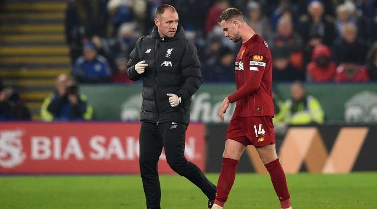 Vấn đề cho Jurgen Klopp khi Jordan Henderson không thể thi đấu nữa. Chấn thương của anh ấy quá nghiêm trọng và Adam Lallana (Liverpool) thay thế anh ấy.