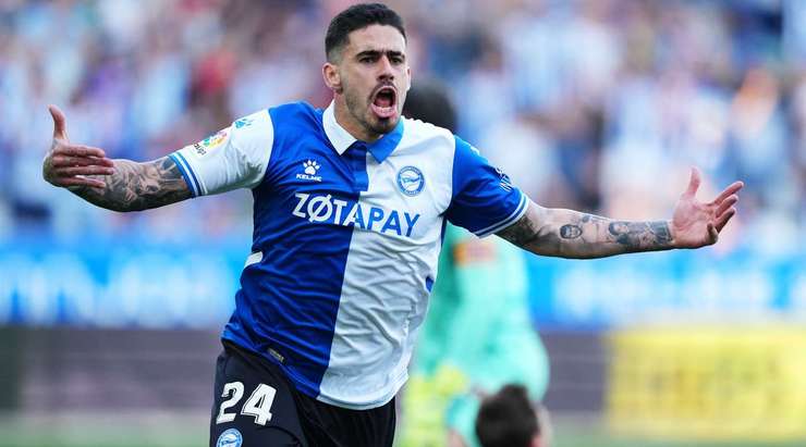Vào! Miguel de la Fuente (Alaves) chớp cơ hội sau một tình huống bóng bật ra trong vòng cấm và đánh bại thủ môn với một cú sút vào góc thấp bên phải. Tỉ số đã được nâng lên: 1:0.