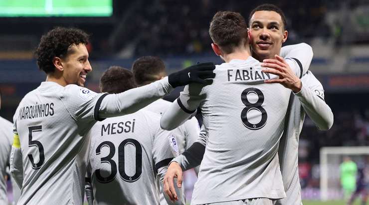 Fabian Ruiz (Paris SG) có một cơ hội tuyệt vời bên trong vòng cấm và anh không mắc bất kỳ sai sót nào để đưa bóng vào lưới một cách gọn gàng.