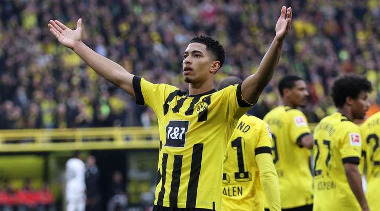 Vào - 1:0! Jude Bellingham (Dortmund) tung một cú sút từ rìa vòng cấm và ghi bàn vào góc phải phía dưới. Julian Brandt kiến tạo thành bàn.