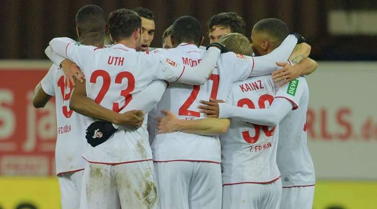 Vào! Mark Uth dọn cỗ cho Jonas Hector (Köln) tại rìa vòng cấm người sút bóng vào góc phải phía dưới. 0:2.