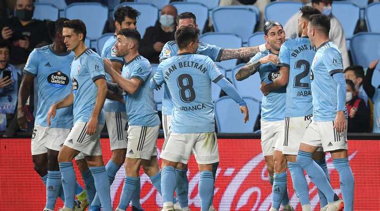 Hugo Mallo (Celta Vigo) lấy bóng tại rìa vòng cấm và tung cú sút một chạm không hề do dự. Anh ấy sút bóng xuất sắc khi nó đi vào góc phải phía dưới. Có thể thực hiện tốt hơn không? Chắc chắn là không. 1:0.