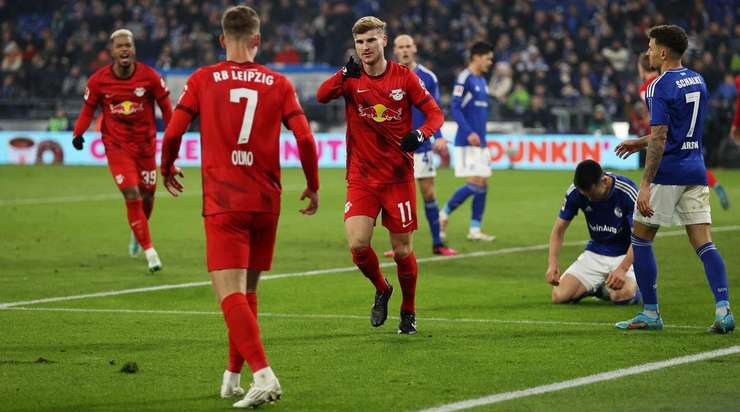Vào - 0:4! Dani Olmo chuyền bóng đến Timo Werner (RB Leipzig) và cầu thủ này có một cú sút từ cự ly gần vào lưới, trong sự bất lực của thủ môn.