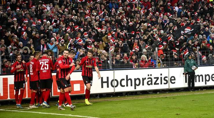 Quả đá phạt trực tiếp từ cự ly tầm trung được Jonathan Schmid (Freiburg) chuyển hóa thàn bàn thắng với một cú sút hoàn hảo đứa bóng đi đập cột dọc bên trái vào lưới.