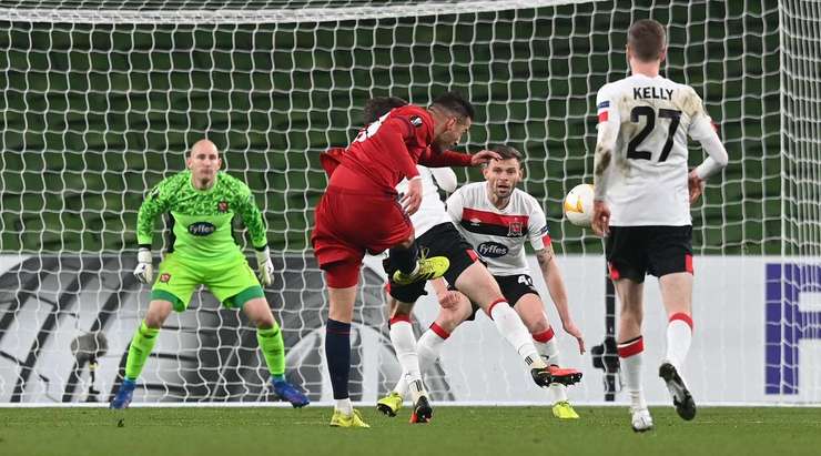 Vào! Thorsten Schick chuyền cho Ercan Kara (Rapid Vienna) tại rìa vòng cấm và anh ấy tìm đến bên phải mành lưới với một pha dứt điểm tuyệt vời. Tỉ số là 0:3.