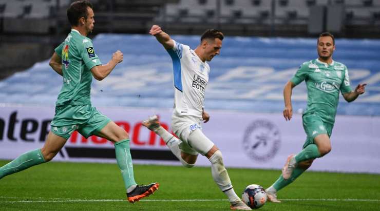 Vào! Một đường chọc khe tuyệt vời của Dimitri Payet mở ra khoảng trống cho Arkadiusz Milik (Marseille) ngay trong vòng cấm, và anh đã không phạm bất kỳ sai lầm nào khi sút chìm rất mạnh, đưa bóng vào chính giữa khung thành. Tỉ số là 2:0.
