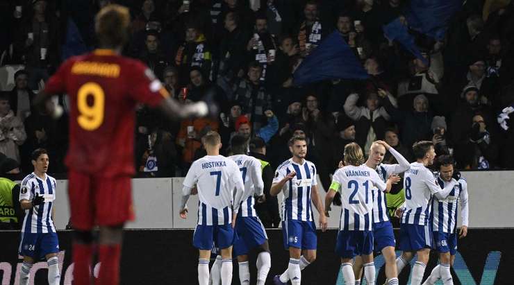 Perparim Hetemaj (HJK) khống chế bóng gọn gàng từ một đường chuyền sắc bén tại rìa vòng cấm và tung cú sút căng vào vào góc thấp bên trái khung thành, theo một phong cách đã thành thương hiệu của anh.