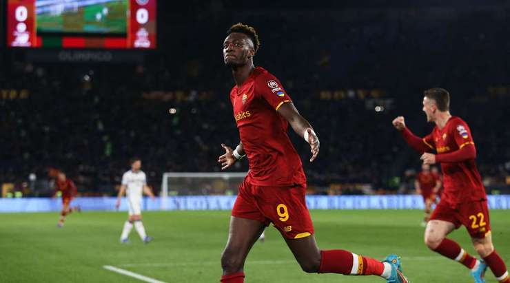 Vào - 1:0! Nicolo Zaniolo chuyền bóng như đặt cho Tammy Abraham (AS Roma), người có một cú sút chìm từ cự ly gần vào lưới, dễ dàng đánh bại thủ môn.