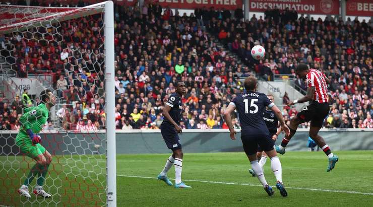 Ivan Toney (Brentford) tìm thấy khoảng trống bên trong vòng cấm và ghi bàn với một cú đánh đầu căng như kẻ chỉ vào ngay giữa khung thành, không cho thủ môn một cơ hội nào.