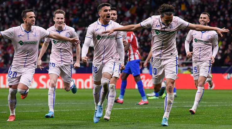 VÀO! Đó là một cú sút phạt đền hoàn hảo của Enes Unal (Getafe) về phía bên phải khung thành, không có một chút cơ hội nào cho thủ môn Jan Oblak để cản phá!