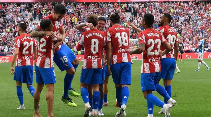 Vào! Yannick Carrasco (Atl. Madrid) giành chiến thắng trên chấm phạt đền bằng một cú sút không thể cản phá, vượt qua tầm với của thủ môn Diego Lopez vào góc thấp bên trái.