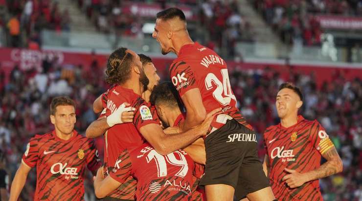 Vào! Một đường chuyền ngang đơn giản của Vedat Muriqi đưa bóng đến chân Kang-In Lee (Mallorca) bên trong vòng cấm, anh chỉnh lại tư thế và quất chân đưa bóng đi chìm vào chính giữa khung thành. Tỉ số là 1:0.