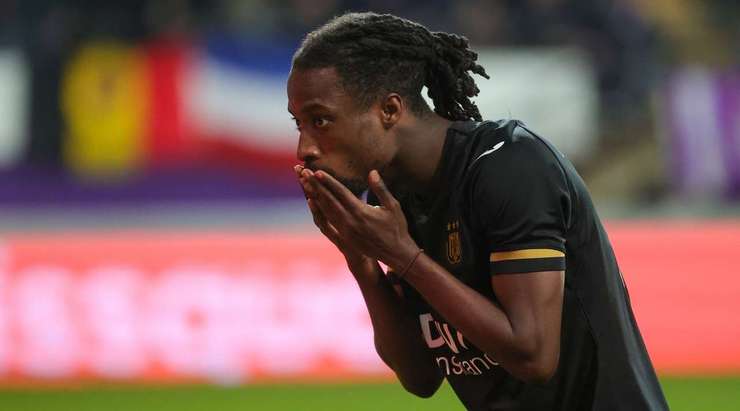 Vào - 2:0! Majeed Ashimeru (Anderlecht) tung một cú sút từ rìa vòng cấm và ghi bàn vào góc phải phía dưới. Francis Amuzu kiến tạo thành bàn.