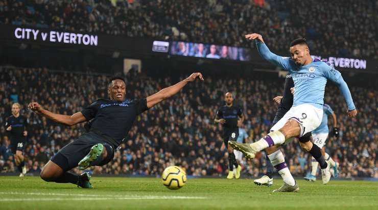 Một bàn thắng đồng đội tuyệt vời! Gabriel Jesus (Manchester City) được giải thoát trong vòng cấm bởi Riyad Mahrez và không mắc một sai lầm nào với một pha dứt điểm tốt vào góc trái phía dưới. 2:0.