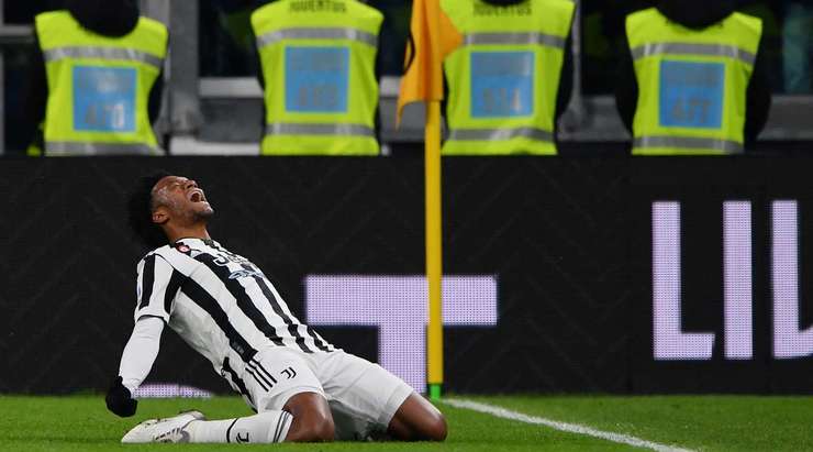 Juan Cuadrado (Juventus) có một pha đi bóng độc diễn tuyệt vời và dứt điểm từ trong vòng cấm, đánh bại thủ môn Pietro Terracciano với một cú sút vào góc phải phía dưới. Tỉ số bây giờ là: 1:0.