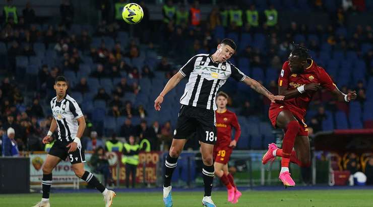 Vào! Một đường lob bóng của Leonardo Spinazzola mở ra cơ hội cho Tammy Abraham (AS Roma) và anh dễ dàng đánh bại thủ môn bằng một có đánh đầu cận thành vào góc cao bên trái. Tỉ số là 3:0.