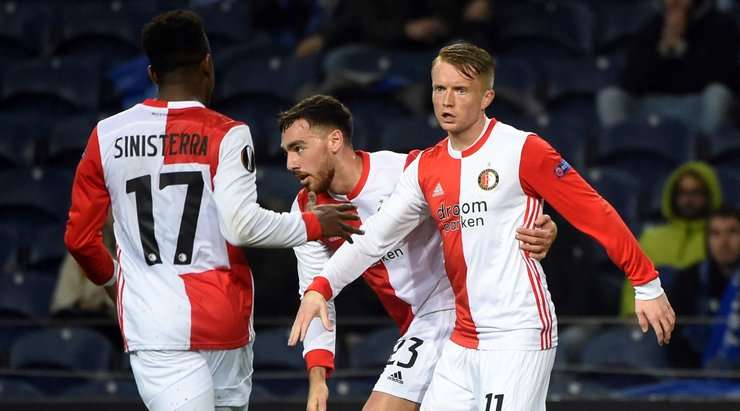 Sam Larsson (Feyenoord) đón một đường chuyền trong vòng cấm và ghi bàn với một cú sút mạnh vào góc thấp bên phải. Thủ môn đã không thể làm gì được.