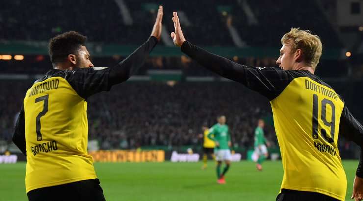 Vào! Julian Brandt thể hiện nhãn quan tuyệt vời của mình với đường chuyền sắc sảo cho Erling Haaland (Dortmund). Cầu thủ này cũng chứng tỏ bản lĩnh của một sát thủ vòng cấm và dứt điểm gọn gàng từ cự ly gần vào lưới. Tỉ số là 2:1.