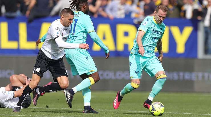 Ondrej Duda (Verona) gần như đã tạo ra được một cơ hội ghi bàn, nhưng nỗ lực chọc khe cho một đồng đội của anh đã không thành công.