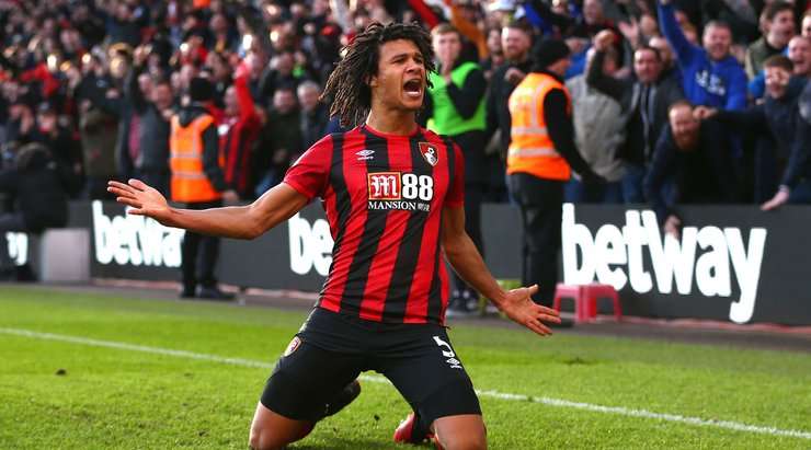 Vào! Nathan Ake (Bournemouth) sút bóng bật ra vào góc phải phía dưới sau khi bóng đến chỗ anh ấy trong vòng cấm. Tỉ số là 2:0.