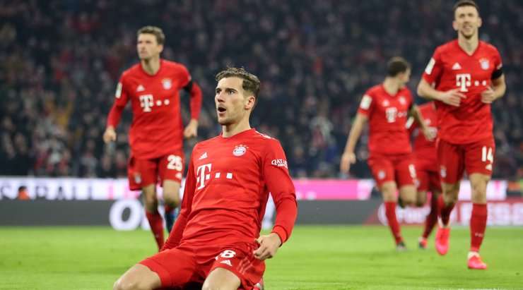 Leon Goretzka (Bayern Munich) lấy bóng tại rìa vòng cấm và tung cú sút một chạm không hề do dự. Anh ấy sút bóng xuất sắc khi nó đi vào góc trái phía dưới. Có thể thực hiện tốt hơn không? Chắc chắn là không. 3:0.