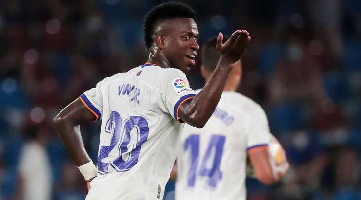 Junior Vinicius (Real Madrid) đón một đường chuyền tốt và anh thoải mái chuyển hóa nó thành một bàn thắng. Cú sút của anh đi đập cột dọc bên phải vào lưới. Một bàn thắng rất đẹp!