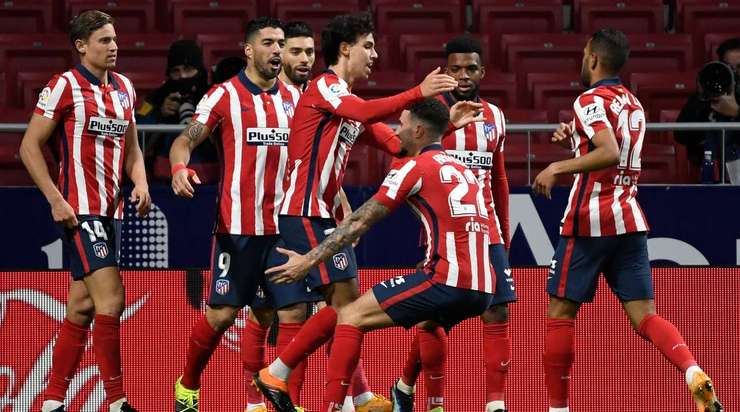 Vào! Một đường chuyền ngang đơn giản của Joao Felix đưa bóng đến chân Luis Suarez (Atl. Madrid) bên trong vòng cấm, anh chỉnh lại tư thế và quất chân đưa bóng vào góc thấp bên phải khung thành. Tỉ số là 2:1.
