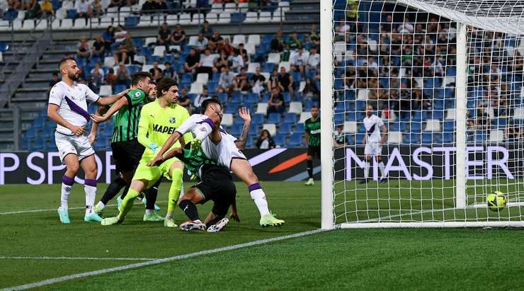Riccardo Saponara treo một quả tạt bổng đẹp mắt vào vòng cấm, nơi Nicolas Gonzalez (Fiorentina) bật cao đánh đầu về phía bên phải khung thành, đánh bại thủ môn. 1:3.